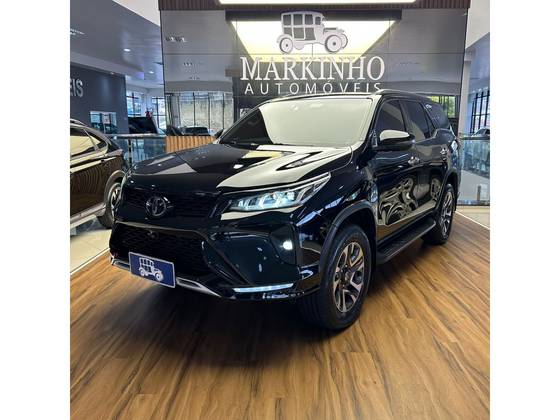 TOYOTA HILUX SW4 2.8 D-4D TURBO DIESEL DIAMOND 7L 4X4 AUTOMÁTICO